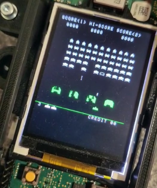 Image of an Alcotest™ A7000 with emulated Space Invaders 👾